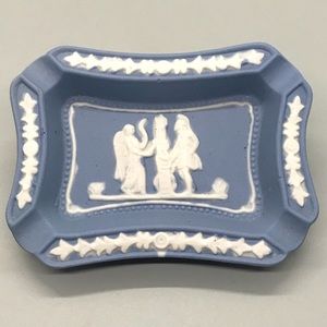 EUC Vintage Made-In-Occupied-Japan Ashtray, Imitation Wedgwood Blue Jasperware